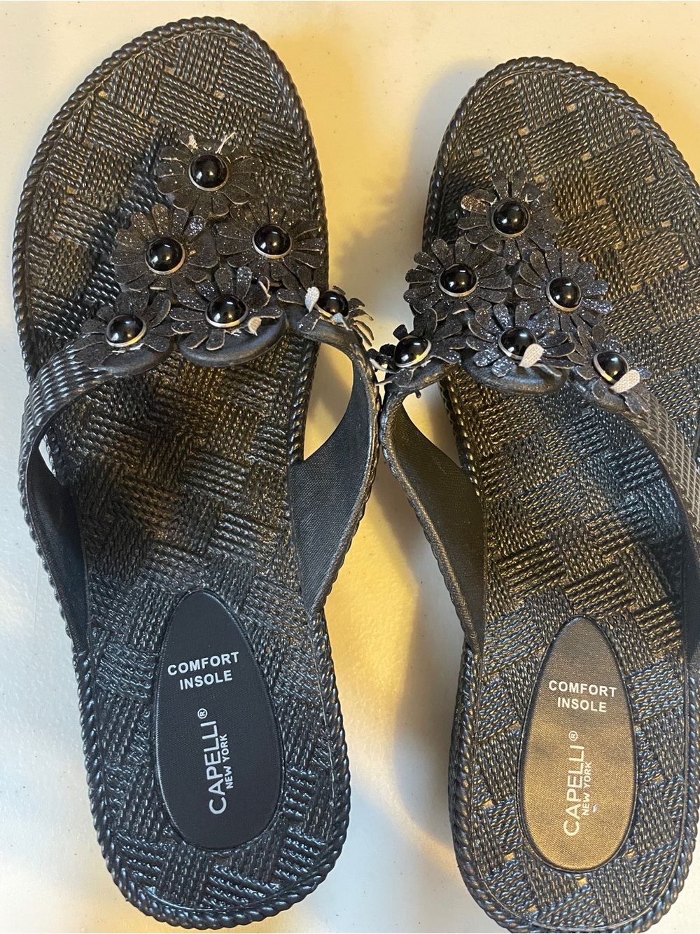 Capelli of New York Black Floral Jewel Thong Sandals size 8 - Picture 3 of 8